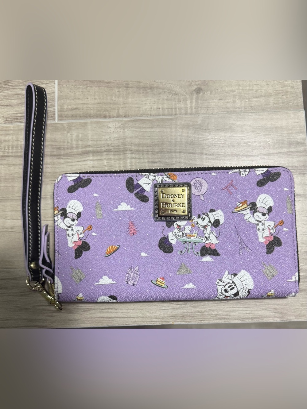 NWOT Dooney & Bourke Disney Epcot International Food Wine Festival 2019 Wristlet